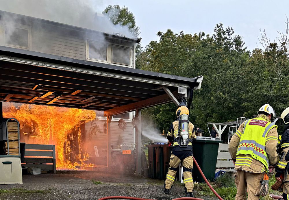 En elsparkesykkel var årsaken til denne brannen i Tønsberg i september i fjor, hvor to personer omkom. Brannsjefen i Vestfold mener elsparkesykler utgjør et problem.