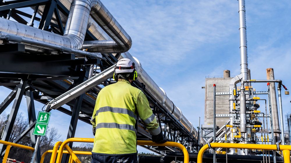 Heidelberg Materials har bygget verdens første karbonfangstanlegg på en sementfabrikk.