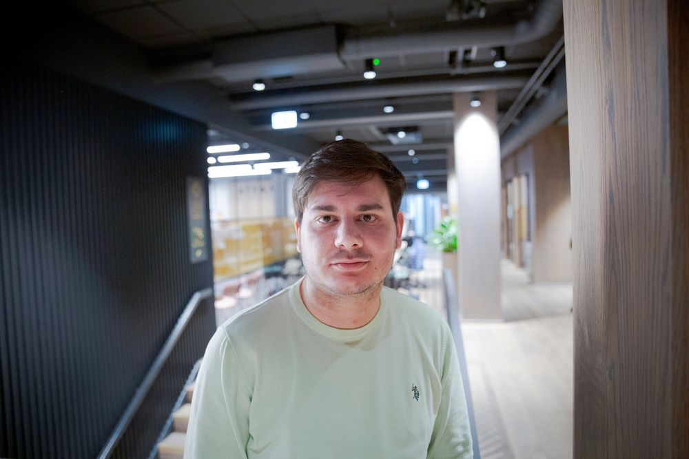 Knut Michael Hauglands IT-selskaper har gått konkurs flere ganger, mens ansatte har slitt med å få lønn utbetalt.