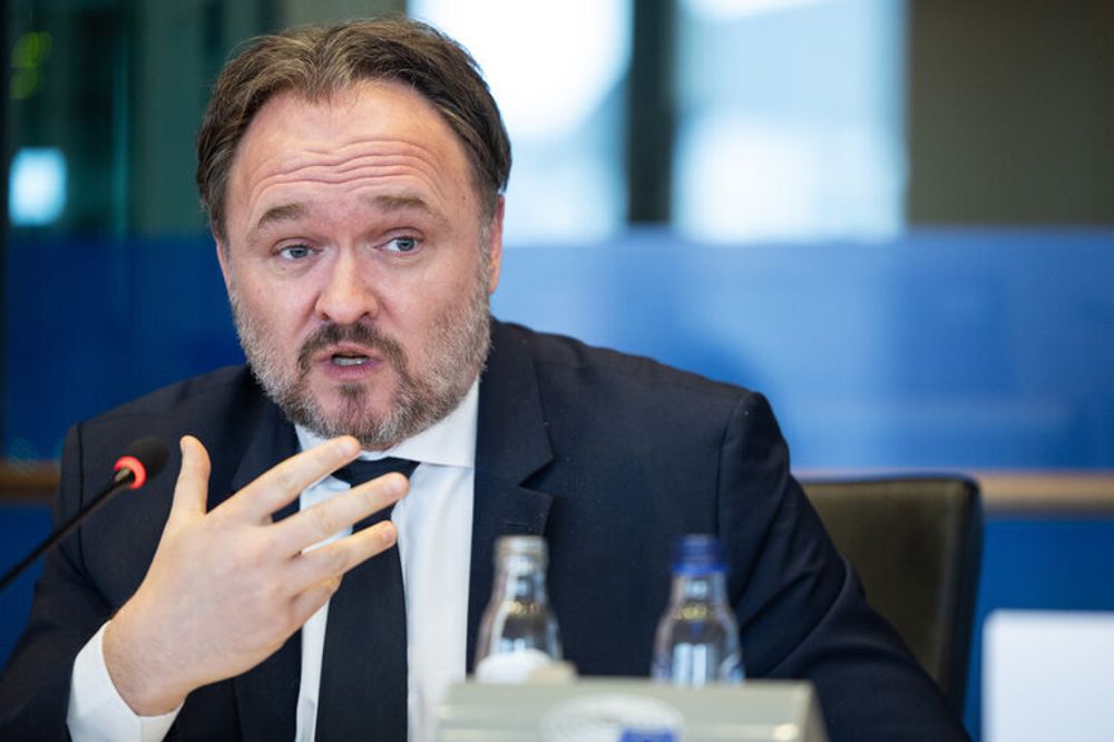 Energikommissær Dan Jørgensen presenterte et veikart for å fase ut russisk gass. De konkrete lovene skal så igjennom rådet og Europaparlamentet.