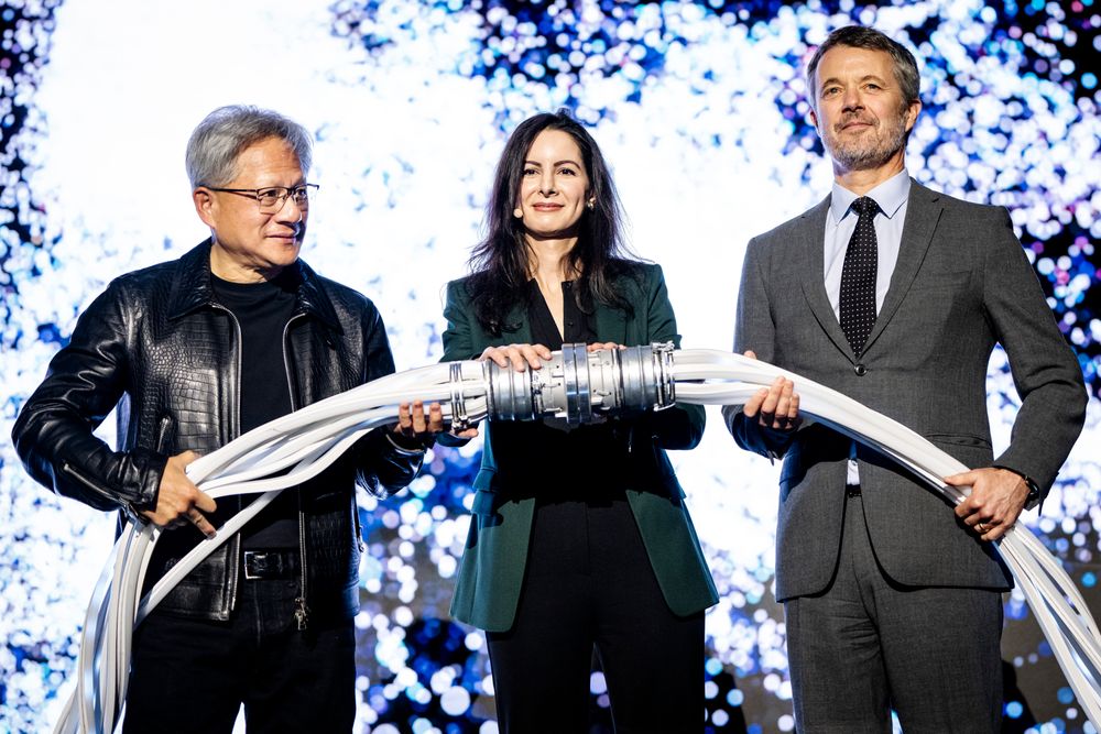 Nvidia-direktør Jensen Huang, Gefion-direktør Nadia Carlsten og danske Kong Fredrik åpnet superdatamaskinen i oktober 2024. Siden har etterspørselen blant danske forskere og selskaper vært lav.