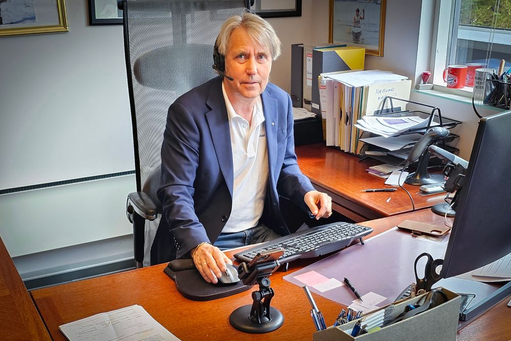 Geir Scherman Karlsen, daglig leder i Mobil Megleren ønsker å få ryddet opp i uklare vilkår i avtalene for mobiltelefoni i bedriftsmarkedet.