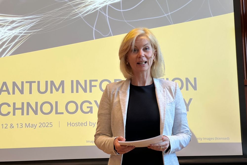 – Nå starter arbeidet med en nasjonal kvantestrategi, sier forsknings- og høyere utdanningsminister Sigrun Aasland (Ap) da hun åpnet konferansen mandag morgen.