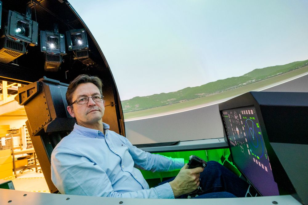 Knut Krogstad, administrerende direktør i 3D perception, sitter her i flysimator-produktet som kalles for Draco. Det er blant annet solgt til det amerikanske luftforsvaret.