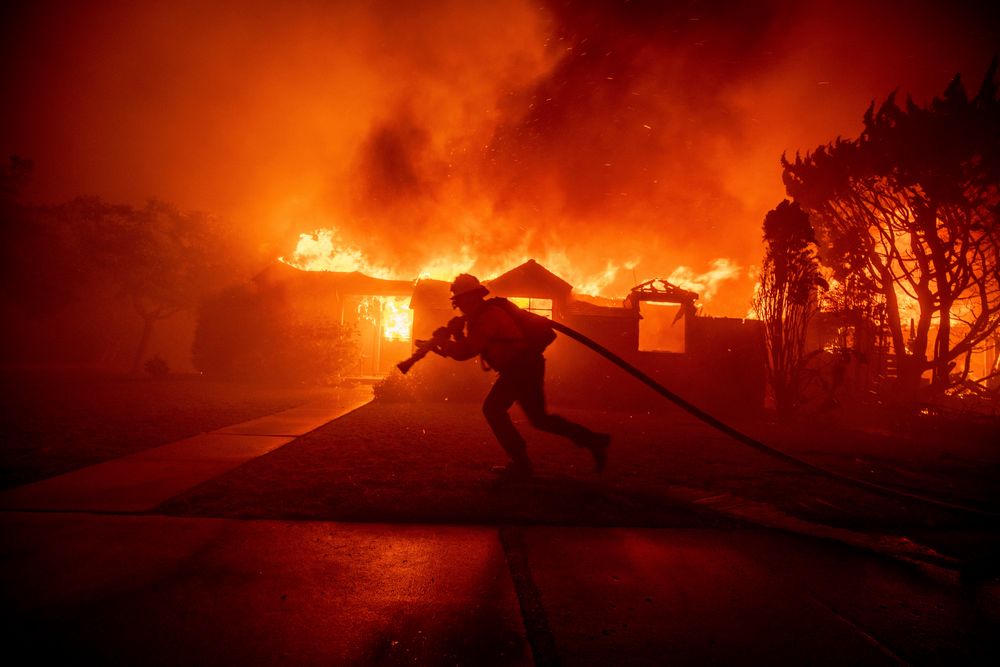 Klimaendringene har resultert i økte temperaturer og mer tørke, noe som øker faren for branner som den som herjet i Los Angeles-området i USA tidligere i år.