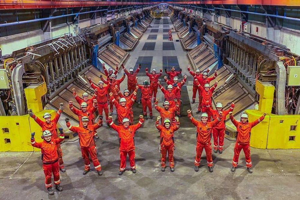 Industri der arbeiderne har hjelm, sees gjerne på som mer nobelt enn for eksempel datsentre, påpeker ukas TU-spaltist. Illustrasjonsbilde fra Hydro Husnes.