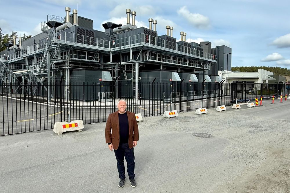 Industribygget bak Svein Atle Hagaseth huser et datasenter for en stor kunde av Green Mountain.  