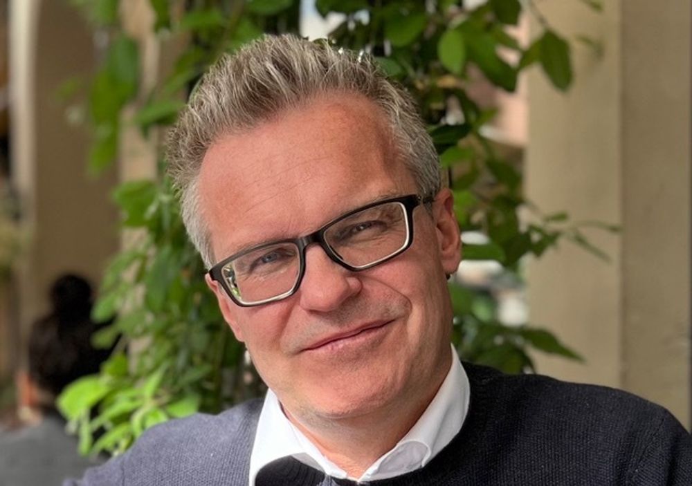 Dette kan bli et kjempeproblem, sier Håvard Ellefsen i Digital Expert Alliance etter en dom som sier at en konsulent i utlandet er å regne som norsk arbeidstaker.