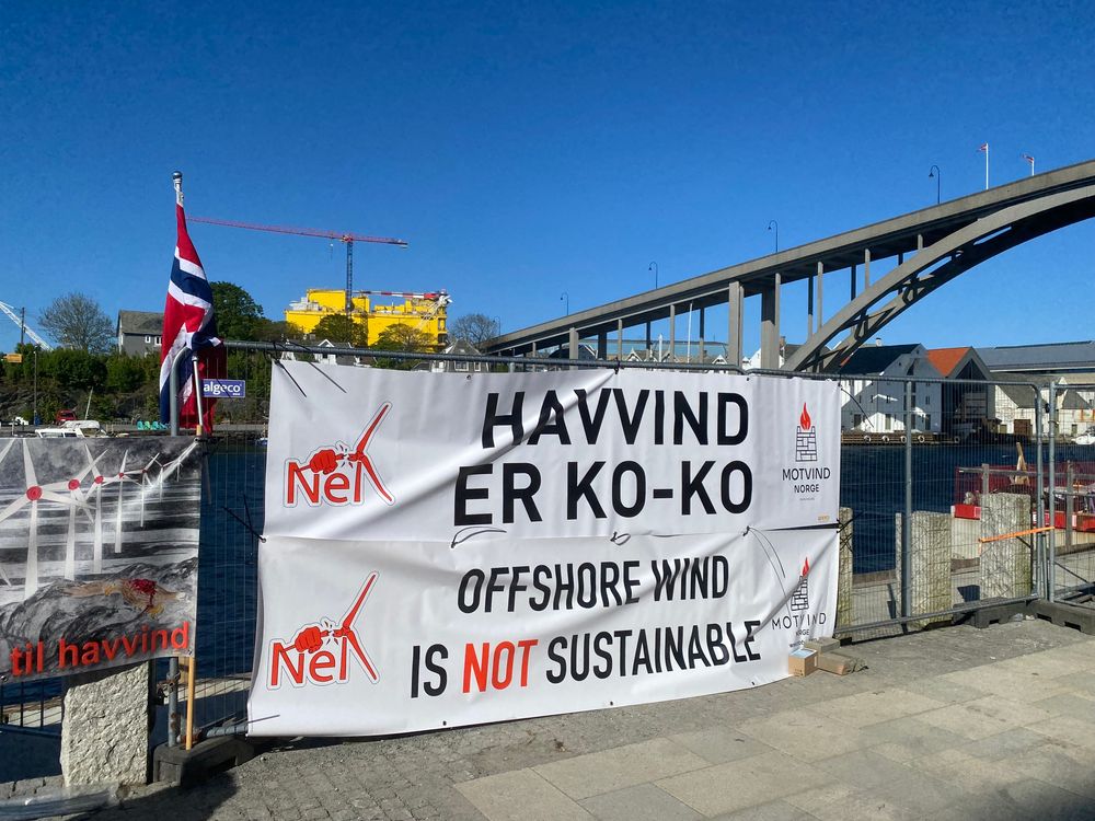 Et banner fra Motvind Norge under Floating Wind Days i Haugesund i fjor.