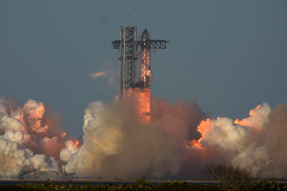 SpaceX' gigantrakett Starship under oppskytingen i Boca Chica i Texas 6. mars
