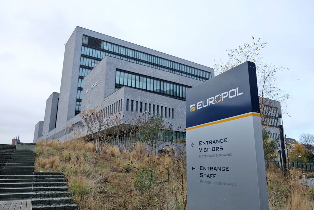 Det er utstedt arrestordre mot 20 personer etter en internasjonal storaksjon mot datakriminalitet. Europol deltok i aksjonen.