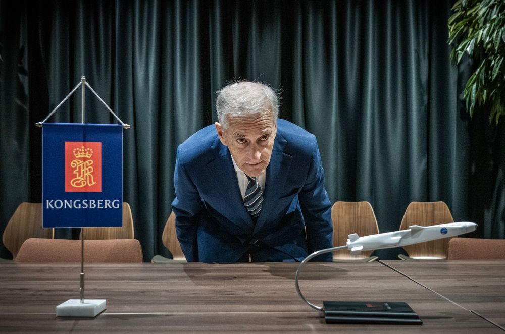 Statsminister Jonas Gahr Støre mener Kongsberg-Gruppen er svært viktig for både Norge og Nato. Ordføreren i Kongsberg vil ha en statlig industripakke for å legge til rette for økt ekspansjon. Støre besøkte Kongsberg Defence & Aerospace tirsdag denne uka.