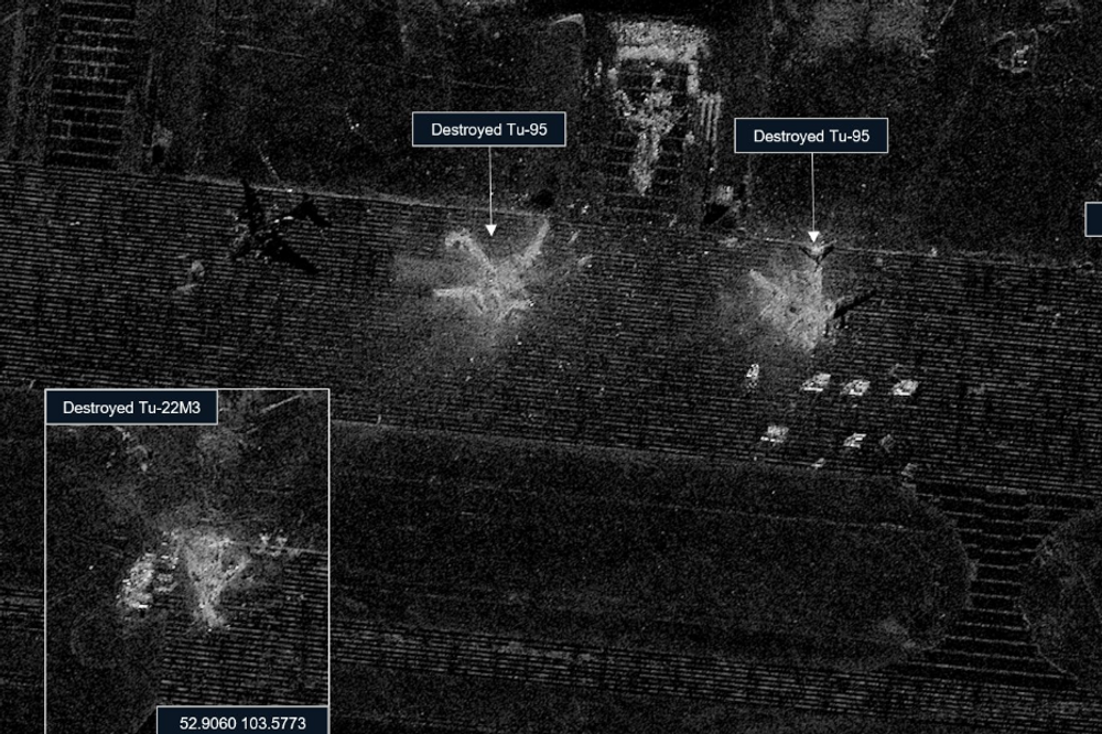 Et satellittbildene fra droneangrepet mot flybasen Belaja skal vise store skader på missilbærerende fly av typen Tupolev Tu-95.