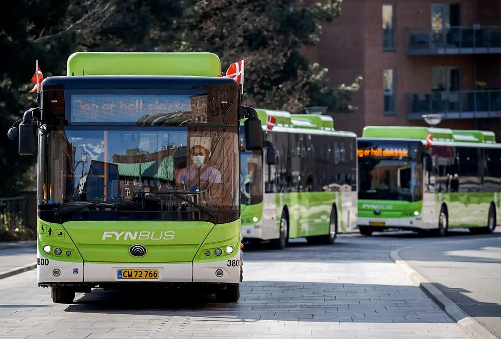 Flere og flere elbusser ruller ut på danske veier for å erstatte de gamle dieselbussene. Over halvparten av dem kommer fra kinesiske produsenter. Det gjelder også på Fyn, hvor 20 busser fra kinesiske Yutong er satt i drift.