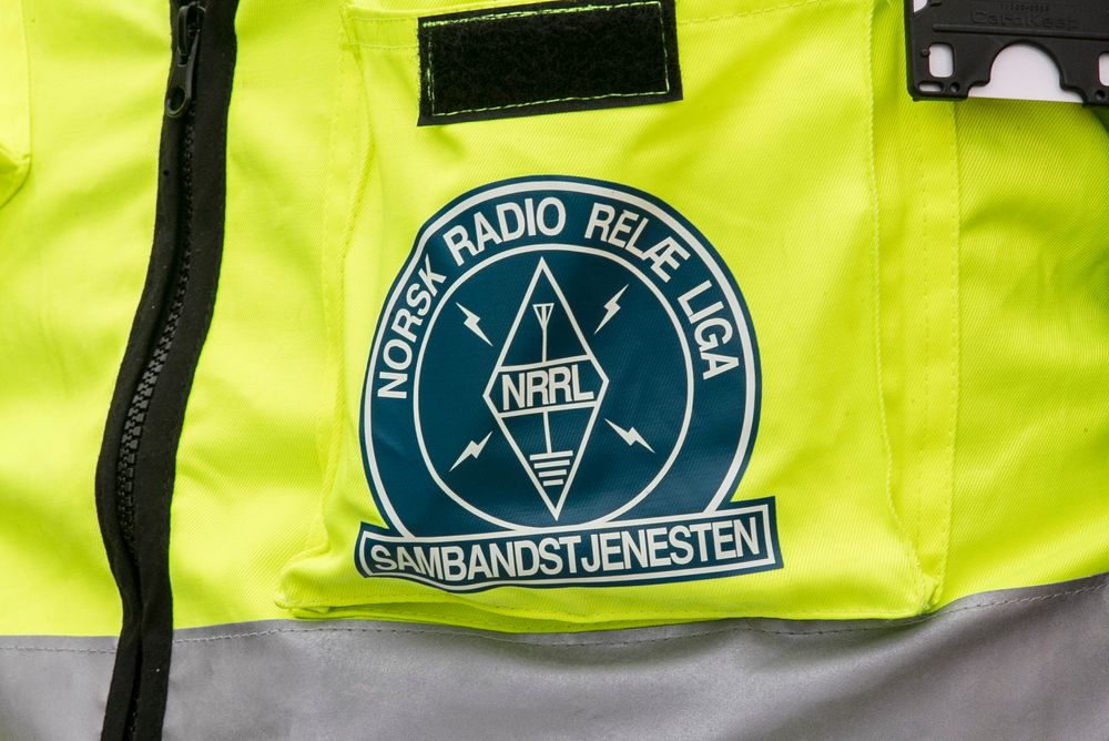 Norsk Radio Relæ Liga (NRRL) har fått økonomisk støtte fra blant annet Sparebankstiftelsen til å etablere et eget radionettverk i Troms som skal fungere uavhengig av internett, fiber eller satellitter, og vil være tilgjengelig for kommuner i krisesituasjoner.