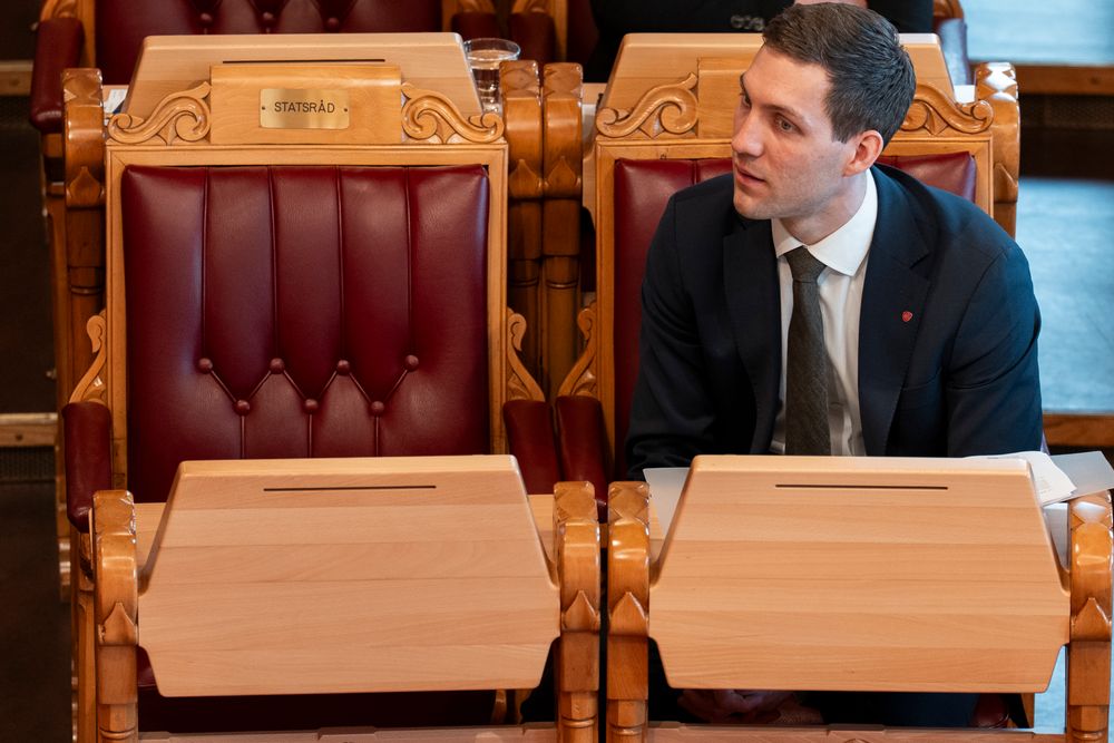 Klima- og miljøminister Andreas Bjelland Eriksen (Ap) klarte tirsdag å få stortingsflertall for nytt klimamål.