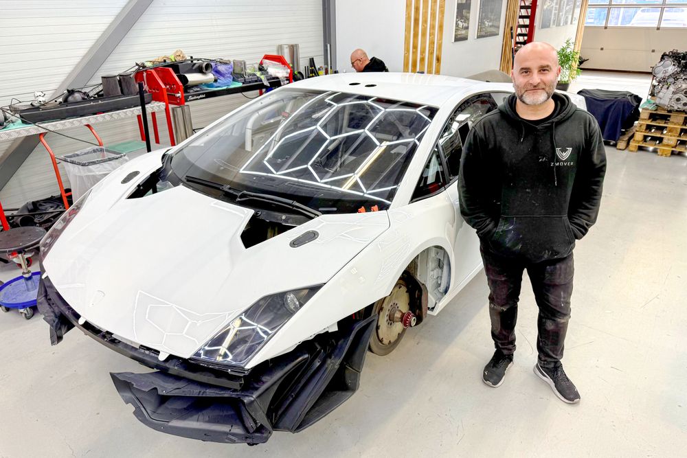 Radni Molhampour i Zyrus Engineering på Nannestad er noe så utradisjonelt som bygger av superbiler – i Norge.