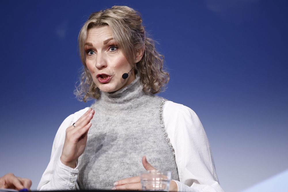 Karianne Tung pratet om exit-strategi fra amerikanske skytjenester under Digitaliseringskonferansen i Oslo. Det er spennende og interessant, men vi må også se hvordan det vil fungere i praksis, sier statsråden fra scenen.