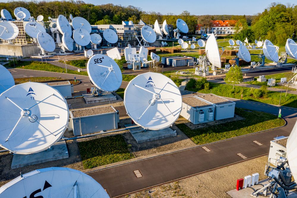 Satellittmottakere ved SES hovedkvarter i Luxembourg.