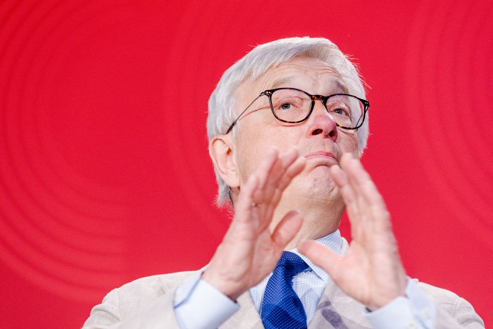 Karl Eirik Schjøtt-Pedersen er ikke fornøyd med arbeidet digitaliserings- og forvaltningsdepartementet gjør med de digitale fellesløsningene. 