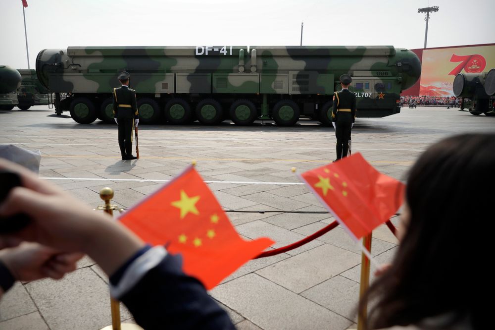 Epoken med atomnedrustning, som har vart siden den kalde krigen var over på 1990-tallet, er i ferd med å ta slutt, advarer Sipri i sin årsrapport. Kina er det landet som øker sitt arsenal mest for tiden, skriver instituttet i sin årsrapport.