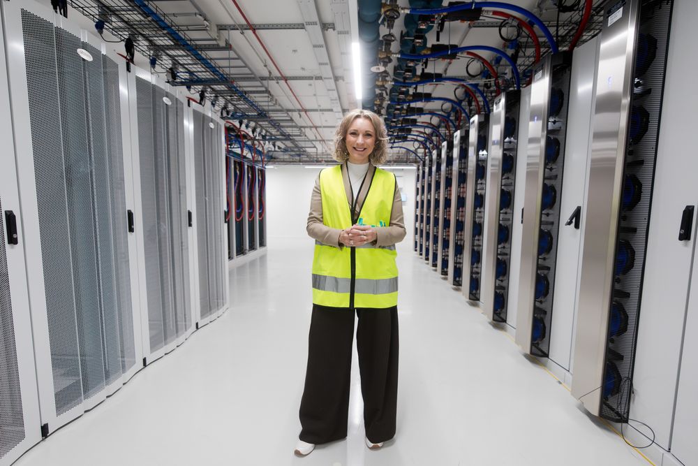 Digitaliserings- og forvaltningsminister Karianne Tung har sendt på høring regler for klagenemnd for elektronisk kommunikasjon. Her fotografert under et besøk ved Bulk Oslo IX datasenter.