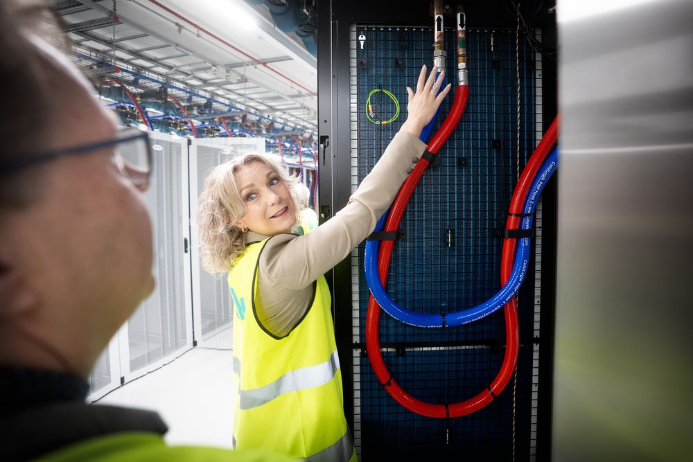 Digitaliseringsminister Karianne Tung vil forby rene kryptofabrikker, men omfavner nyttige datasentre, som hun mener Bulks Oslo IX datasenter er et eksempel på.