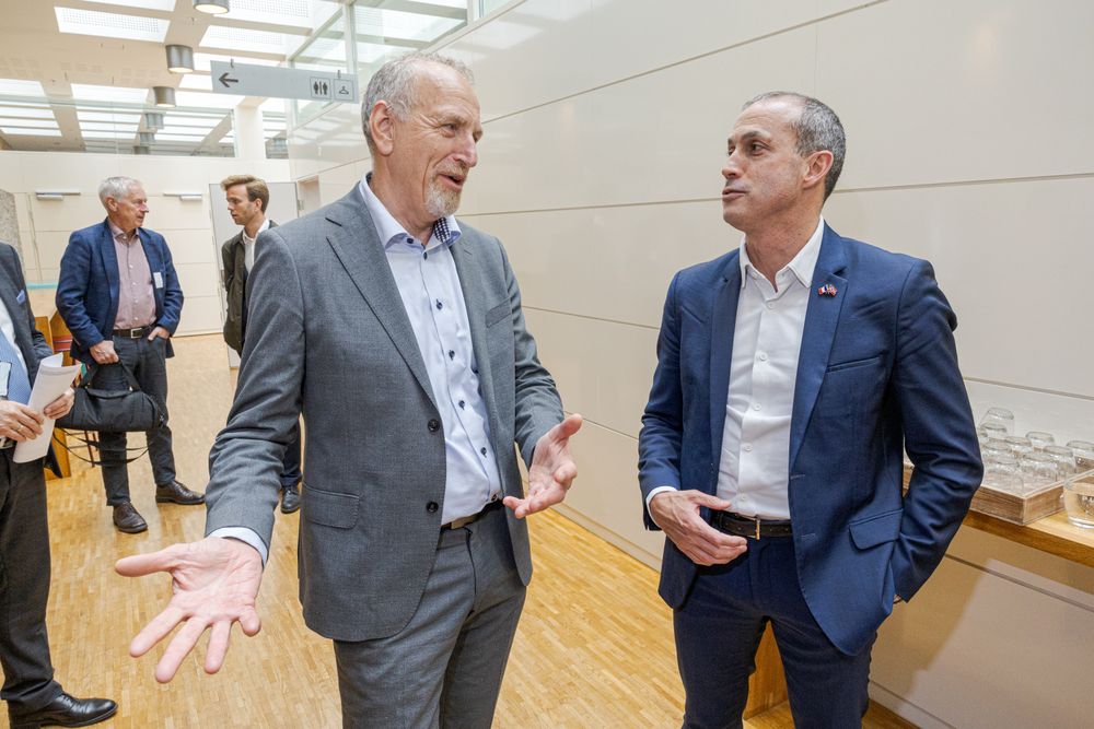 Øystein Matre i Westcon og Guillaume Weisrock, leder for salg og forretningsutvikling i Naval Group.