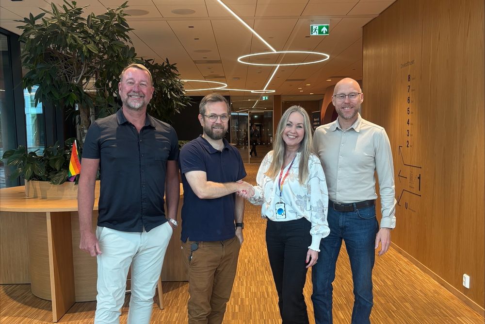 Arribatec i samarbeid med Eidsiva lanserer en skyplattform fra en av landets mest sikre fjellhaller. Fra venstre står Baard Mühlbradt og Erik Sundet fra Arribatec Cloud sammen med Hilde Walter Moland og Tore Baarstad fra Eidsiva Digital.