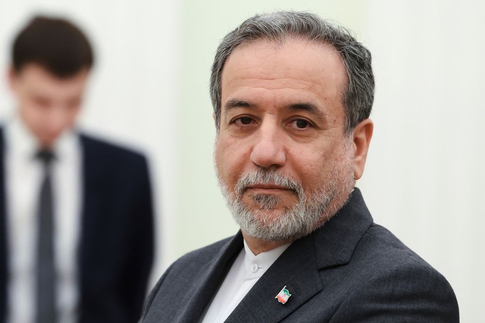 Irans utenriksminister Abbas Araghchi sier det er skader på landets atomanlegg.