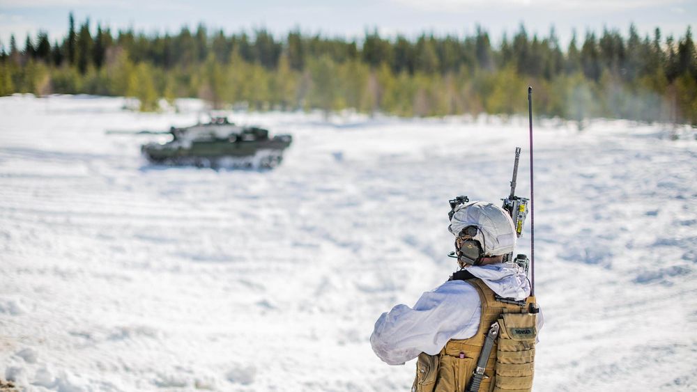 Kongsberg og Thales utvikler kommunikasjonssystemer til forsvar. Nå vil de slå seg sammen.