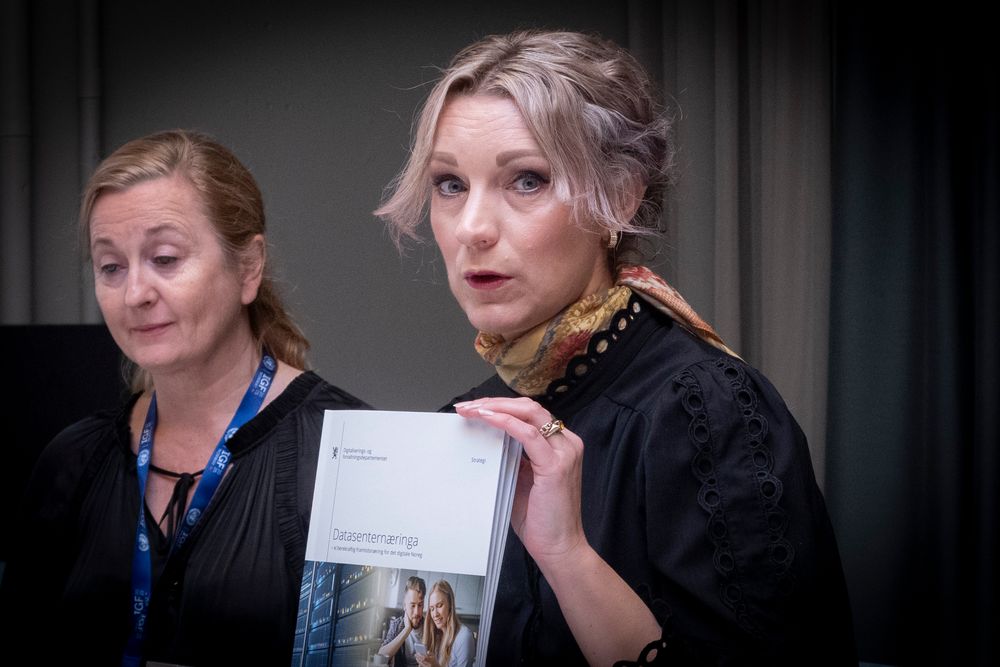 Digitaliserings- og forvaltningsminister Karianne Tung legger fram ny strategi for datasenternæringen på Lillestrøm.