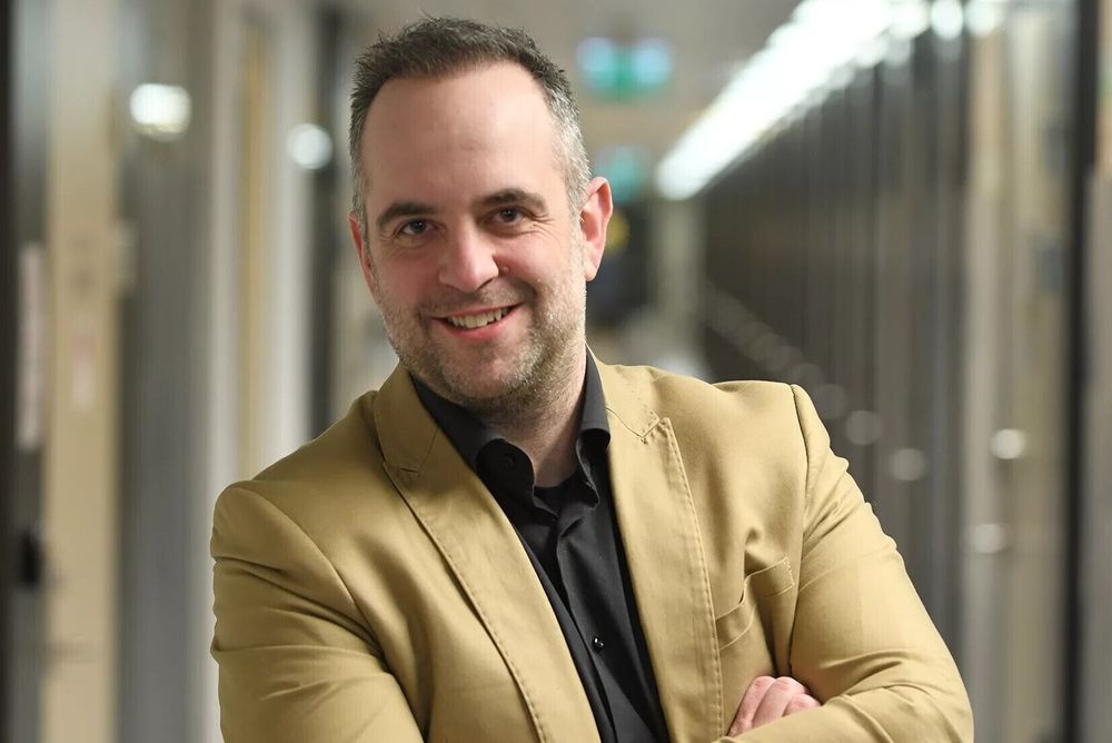 NHH-professor og økonom Bram Timmermans savner representasjon fra flere fagområder i de nye nasjonale KI-sentrene.