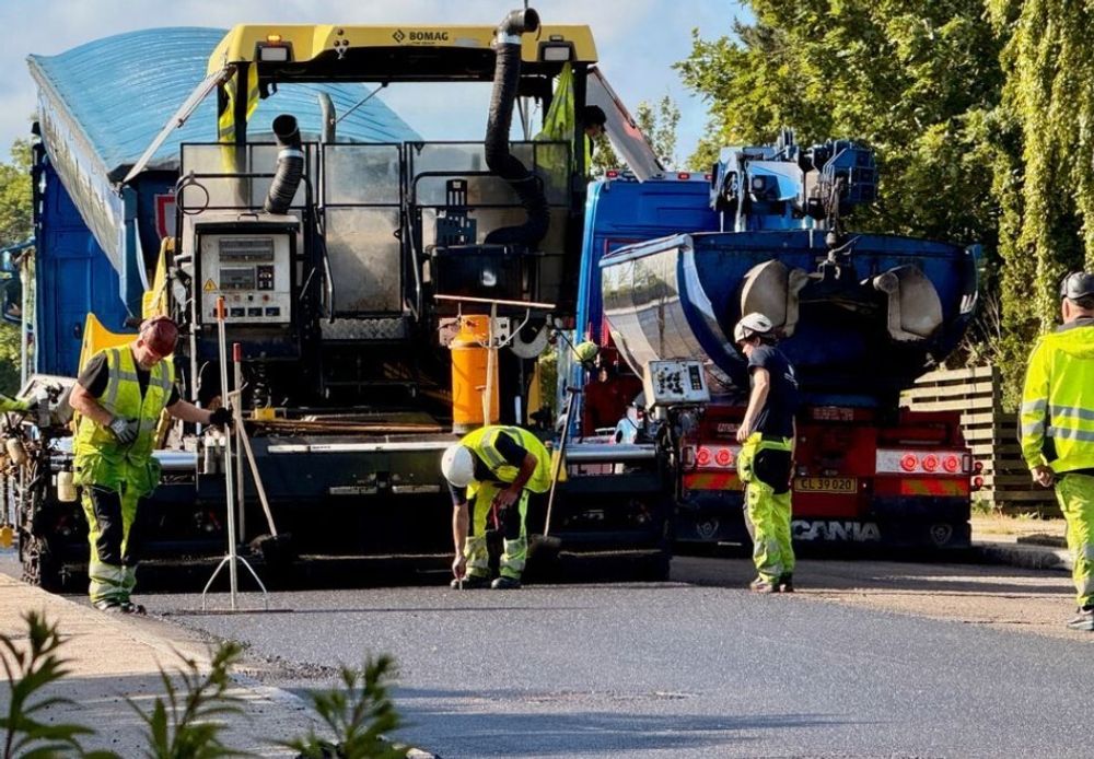 Den nye asfalttypen er utviklet spesielt for å minimere partikkelforurensning fra trafikken gjennom en spesiell overflatestruktur som både er slitesterk og i stand til å fange opp partikler.