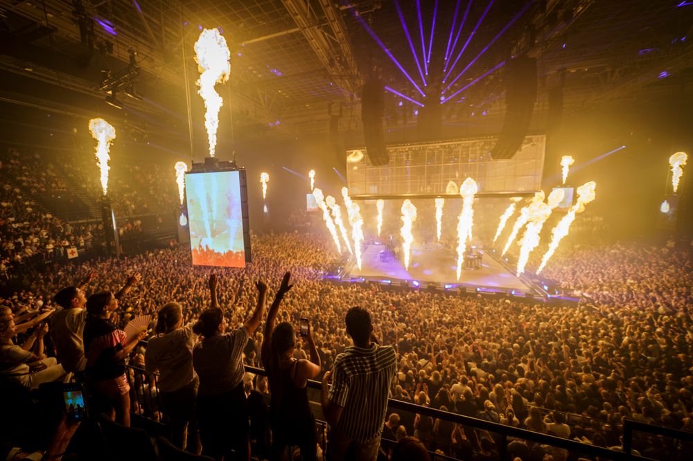 Live-konserter vil trolig bli stadig mer etterspurt i takt med at KI-musikk trer fram i tiden fremover, spår ekspert. Her fra én av Karpes ti konserter i Oslo Spektrum i 2022. 