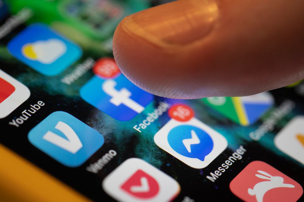 Facebooks meldingstjeneste Messenger får nå integrerte KI-funksjoner, der innholdet også brukes til å tjene selskapets kunstig intelligens.