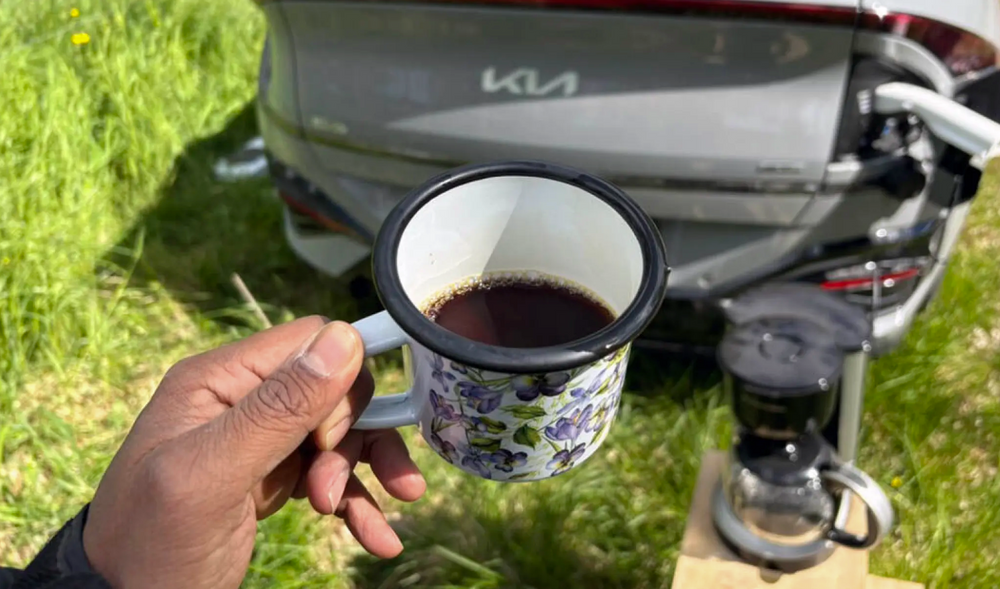 Nybrygget kaffe – ved hjelp av elbilen.