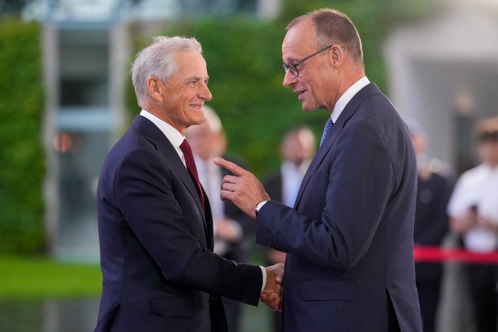 Støre kom til Berlin med lovnader om å betale for ett av to Patriot-systemer som Tyskland kan gi til Ukraina, dersom de får tilstrekkelig forsikringer fra USA først.