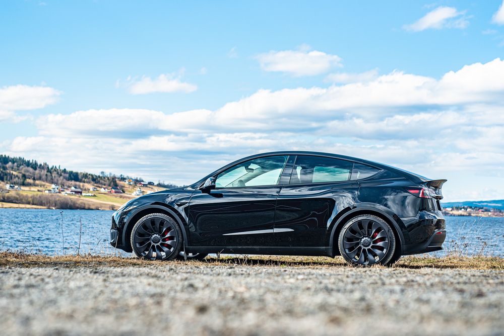 Av elbiler er det desidert flest Teslaer som ruller rundt på norske veier. Av 900.000 utgjør Tesla Model Y hele 76.000. 
