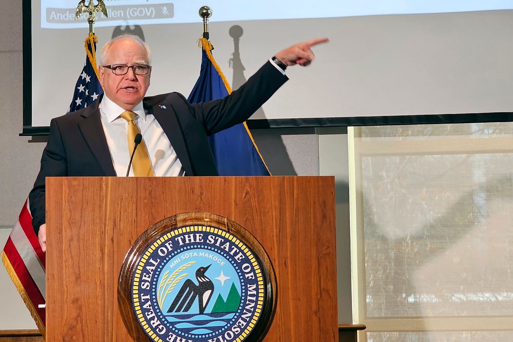 Minnesotas guvernør Tim Walz møter pressen i delstatshovedstaden St. Paul, i et tidligere bilde fra 16. januar 2025. Walz har nå beordret nasjonalgarden til å bistå etter et alvorlig cyberangrep mot offentlige IT-systemer i byen.