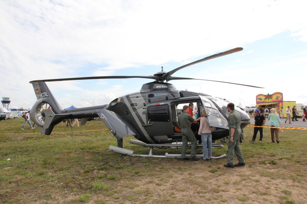 Det var dette helekopteret som styrtet i Tyskland tirsdag formiddag. Bildet viser helikopteret under et flyshow i Oulu, Finland, i 2014.