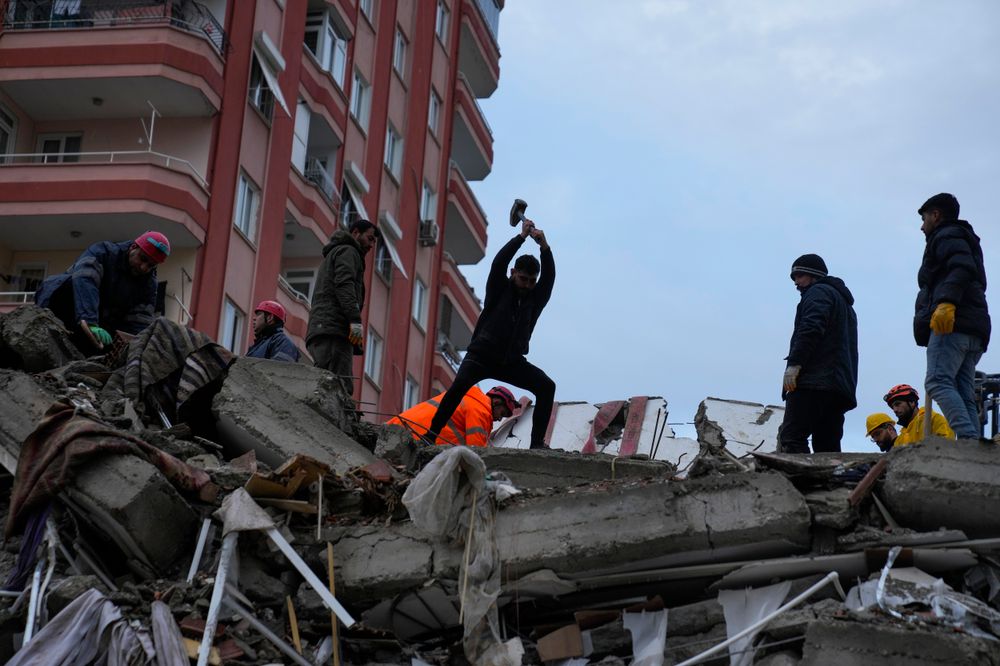 I 2023 ble Tyrkia og Syria rammet av et kraftig jordskjelv. Ved hjelp av bevegelsessensorer i Android-telefoner fanget Google opp rystelsene og sendte varsler til 4,5 millioner brukere. Ifølge teknologigiganten burde imidlertid langt flere ha blitt varslet.