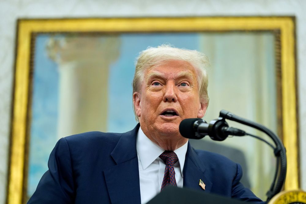 Donald Trump vil ha opp produksjonen av databrikker i USA. Nå varsler han rundt 100 prosent toll på importerte brikker og minner om at bedrifter som velger å produsere i USA, slipper unna toll.