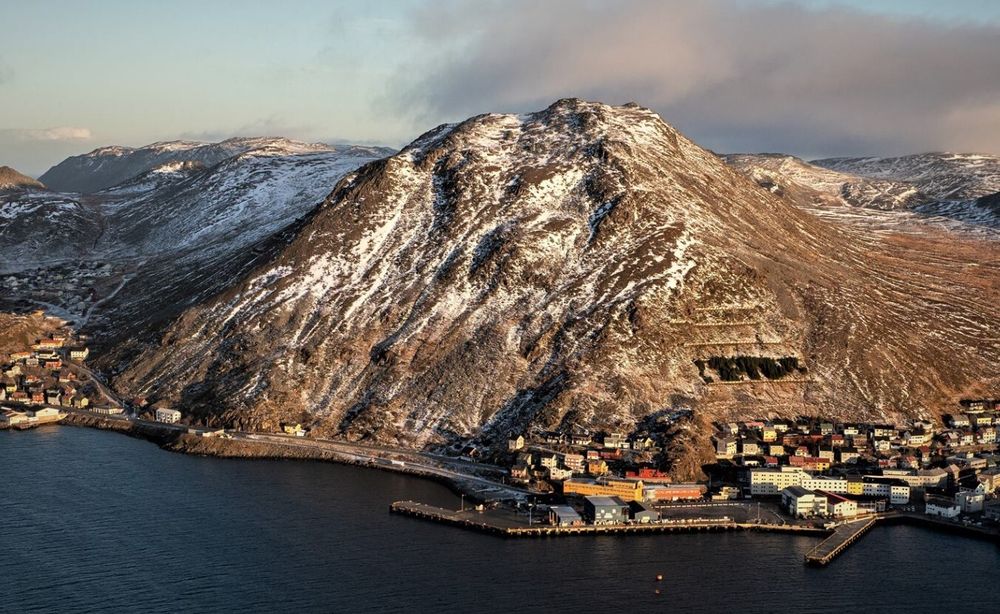 Storfjellet rett over Honningsvåg når opp i 300 meters høyde.