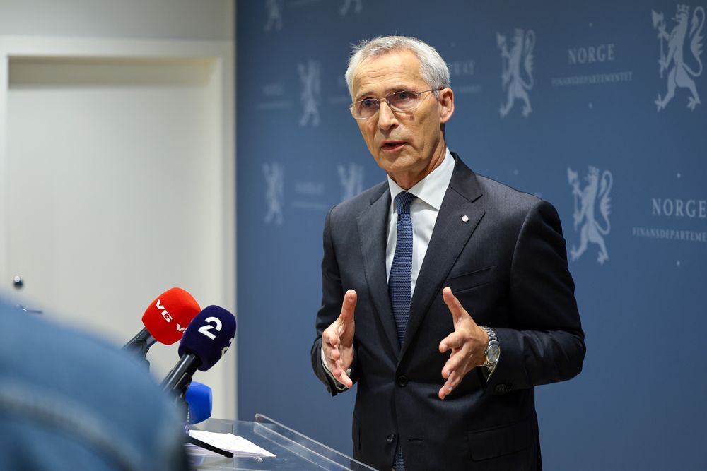 – Dette er en viktig beslutning. Jeg er glad for at banken har fulgt oppfordringen og handlet raskt, sier finansminister Jens Stoltenberg.