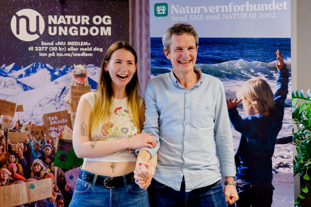 Leder Sigrid Hoddevig Losnegård i Natur og Ungdom og leder Truls Gulowsen i Naturvernforbundet etter at Efta-domstolen ga miljøorganisasjoner medhold i Førdefjorden-søksmålet tidligere i år. Nå har de grunn til å smile bredere etter at Borgarting lagmannsrett har gitt den medhold i ankesaken.