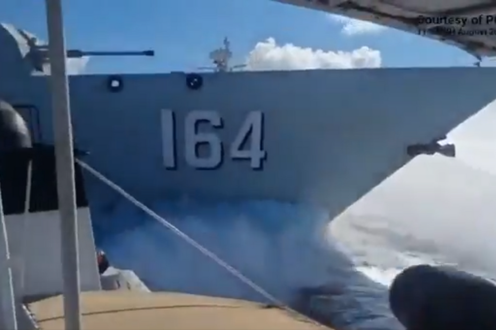 Baugen på den kinesiske jageren Guilin rett etter at den kolliderte med et kinesisk kystvaktskip.