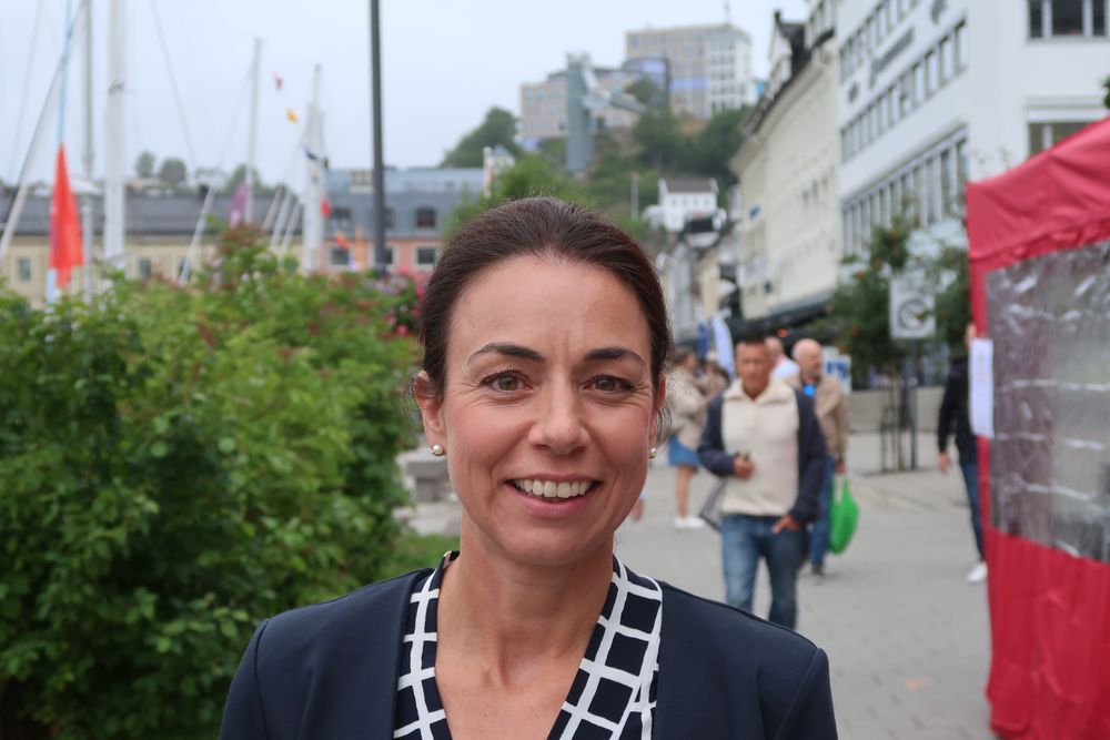 Konsernsjef Rosalie Poen i Lyse sier 50/50-samarbeidet med HitecVision i Altibox Carrier gir tilgang til både kapital og kompetanse. Her fotografert under Arendalsuka 2025.