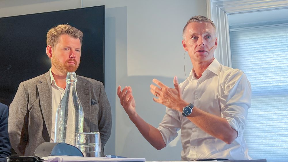 – Dere vil ha målstyring, men Norge styres ikke på den måten, sa NVEs Kjetil Lund på Arendalsuka. Til venstre står kommunikasjonssjef Atle Simonsen i Lyse.