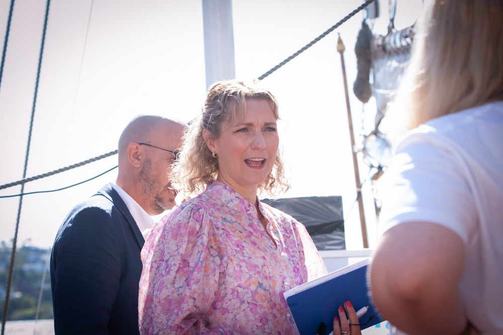 Digitaliseringsminister Karianne Tung er bekymret for diskriminerende KI, men mener likevel regulering må balanseres mot behov for innovasjon og nye løsninge.
